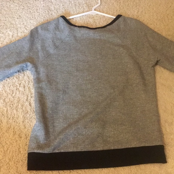 Lace Design Crew Neck - Picture 2 of 5